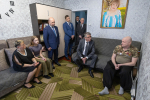 Дмитрий Миляев вручил участнику СВО орден Мужества