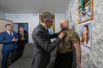 Дмитрий Миляев вручил участнику СВО орден Мужества