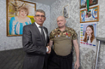 Дмитрий Миляев вручил участнику СВО орден Мужества