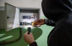 Накопившего долг за свет туляка осудят за самовольное подключение к сетям