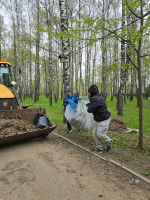 Большая команда стройкомплекса на субботнике