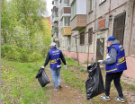 В честь праздника Весны и Труда активисты ЛДПР провели субботник возле штаба помощи СВО