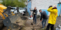 СЕРГЕЙ ГРЕБЕНЩИКОВ И ДМИТРИЙ АНДРОСОВ ПРИНЯЛИ УЧАСТИЕ В БЛАГОУСТРОЙСТВЕ ДВОРА - Областная Дума