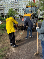 СЕРГЕЙ ГРЕБЕНЩИКОВ И ДМИТРИЙ АНДРОСОВ ПРИНЯЛИ УЧАСТИЕ В БЛАГОУСТРОЙСТВЕ ДВОРА
