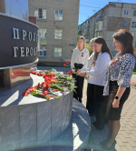 80 лет Победе: Представители Пролетарского районного суда возложили цветы к памятнику «Пролетарцам- героям слава!»