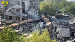 Под Киреевском экскаватор упал с 4 этажа при сносе здания