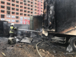 На молодёжной в Туле загорелись автомобиль, грузовик и рефрижератор