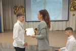 Дарья Герасимова посетила ЦО №19 и поздравила учеников с окончанием учебного года