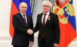 Владимир Путин наградил генерального директора ГИМа орденом Александра Невского