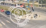 В Туле водитель автобуса не справился с управлением: момент ДТП попал на видео