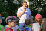 Константин Гончаров поздравил зареченцев с Международным днем соседей
