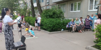 Десятки ясногорцев собрались, чтобы отметить день двора - ИА Тульская пресса.Ru