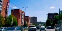 На ул. Ложевой водитель кроссовера устроил опасные «шашки» - Myslo.Ru