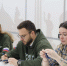 Сила единства: на площадке «Единой России» волонтеры сплели тактические браслеты для поддержки наших солдат - Единая Россия