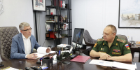 Дмитрий Миляев провел встречу с военным комиссаром Александром Сафроновым - Правительство области