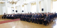 СОТРУДНИКИ СЛЕДСТВЕННЫХ ОРГАНОВ ПРИНИМАЮТ ПОЗДРАВЛЕНИЯ - Областная Дума