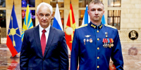 Дмитрий Миляев поздравил Андрея Стрижака с присвоением звания Героя России - ГТРК