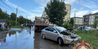 В Новомосковске задержали пьяного водителя после ДТП с двумя машинами и шлагбаумом - Комсомольская Правда