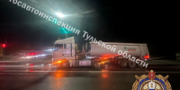 Фура устроила ДТП с иномаркой и влетела в ограждение на улице Рязанской в Туле - ИА Тульская служба новостей