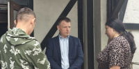 Омбудсмен Александр Головин посетил пункт временного размещения в Донском - Молодой коммунар