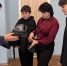 АЛЕКСАНДР РЕМ ВРУЧИЛ ПОДАРКИ ШКОЛЬНИКАМ - Областная Дума