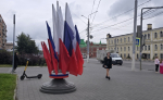 На улицах Тулы появились триколоры: город готовится праздновать День государственного флага