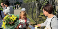 СЕРГЕЙ ГРЕБЕНЩИКОВ И ДМИТРИЙ АНДРОСОВ ПОДАРИЛИ ШКОЛЬНИКАМ РАСПИСАНИЯ УРОКОВ - Областная Дума