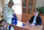 в День благотворительности координатор ЛДПР вручила подарки школьникам