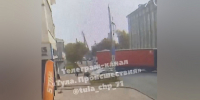 Водитель фуры «уронил» столб на улице Мосина в Туле при повороте - ИА Тульская служба новостей