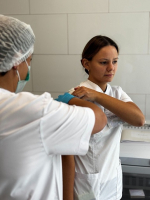 Медработники региональных учреждений прошли вакцинацию против гриппа