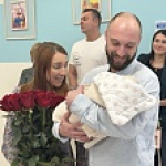В Тульском перинатальном центре поздравили молодых пап с наступающим Днем отца