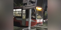 На Щегловской засеке в Туле легковой автомобиль застрял на рельсах: движение трамваев остановлено - ИА Тульская служба новостей