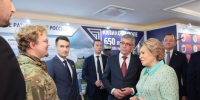 ДМИТРИЙ МИЛЯЕВ И ВАЛЕНТИНА МАТВИЕНКО ПОСЕТИЛИ СТЕНД ТУЛЬСКОЙ ОБЛАСТИ - Общественная палата