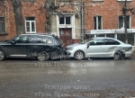Ночью в Туле водитель протаранил две машины