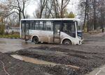 Пассажирский автобус в Алексине застрял в асфальтной крошке