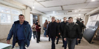Дмитрий Миляев проконтролировал ход ремонтных и строительных работ в Мариуполе - Молодой коммунар