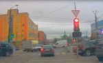 В Заречье водитель медленно и целеустремленно проехал на красный