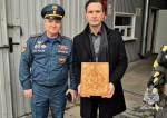 Актер Виктор Добронравов получил от тульских спасателей икону