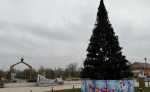 В Ефремове приступили к установке главной новогодней елки