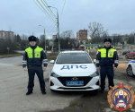Инспекторы ДПС потушили возгорание в автомобиле на улице Тулы до приезда пожарных