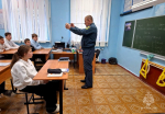 Инспекторы ГИМС МЧС России научили дeтей оказывать помощь провалившемуся под лед
