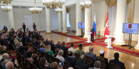 Дмитрий Миляев – награждаемым ко Дню Конституции: «Своим примером вы показываете, что значит служить стране и народу» - Правительство области