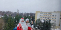 Волонтеры Тульского регионального отделения «Всероссийского студенческого корпуса спасателей» устроили новогодний праздник для пациентов детской областной больницы. - ГТРК