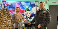 Дмитрий Андросов передал волонтёрам материалы для изготовления маскировочных сетей - Справедливая Россия