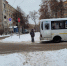 Автобус №33 перекрыл обзор пешеходам на тротуаре с ул. Вересаева в Туле на дорогу - Молодой коммунар