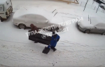 В Щекине двое мужчин украли подъездную дверь