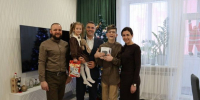 Новогодние игрушки подарили Алексею Эрку юные туляки - Молодой коммунар