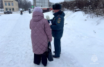 В Веневском районе инспекторы информируют жителей о противопожарных мерах