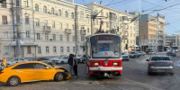 В центре Тулы снова ДТП с трамваем: в транспорт врезалось такси - ИА Тульская пресса.Ru