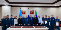Александр Куренков посетил Ситуационный центр Дагестана и вручил ведомственные награды - МЧС